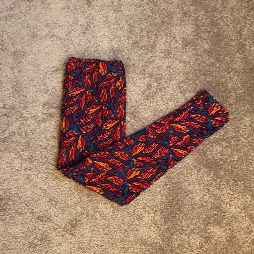 Like new! Feather printed leggings women’s XL